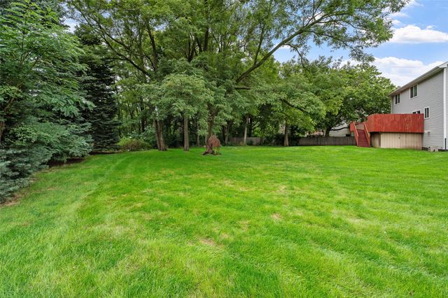 5670 Twin Circle Drive, Pleasant Hill, IA 50327