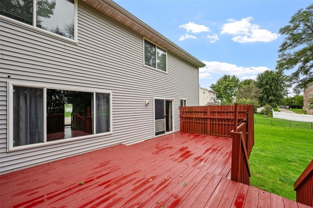 5670 Twin Circle Drive, Pleasant Hill, IA 50327