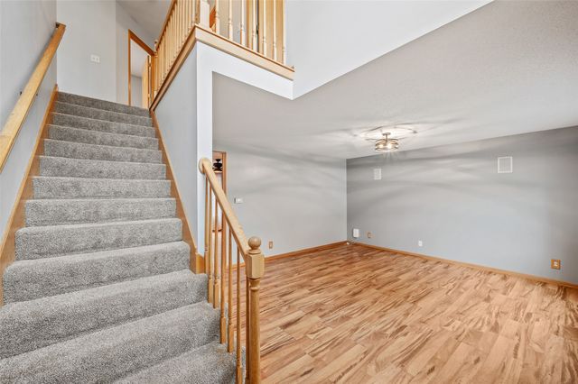 5670 Twin Circle Drive, Pleasant Hill, IA 50327