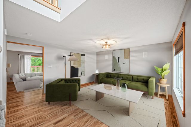 5670 Twin Circle Drive, Pleasant Hill, IA 50327