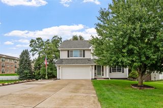 5670 Twin Circle Drive, Pleasant Hill, IA 50327