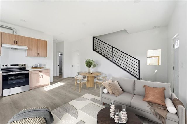 9709 Willis, North Hills, CA 91343