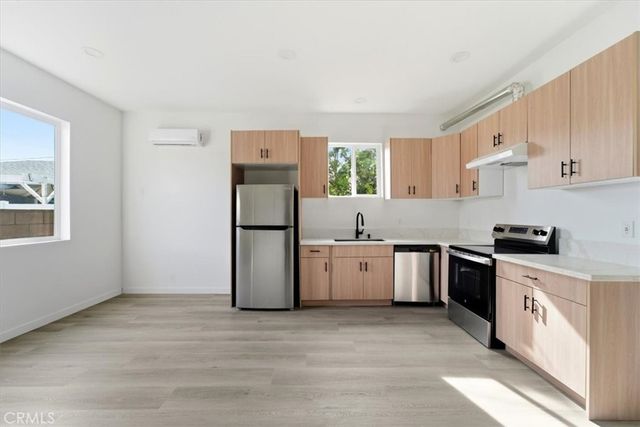 9709 Willis, North Hills, CA 91343