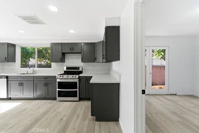 9709 Willis, North Hills, CA 91343