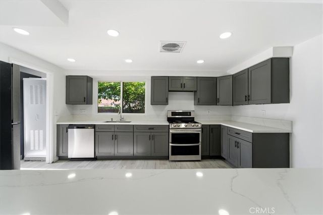 9709 Willis, North Hills, CA 91343