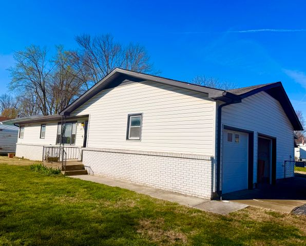 1311 N Dawn Avenue, Springfield, MO 65803