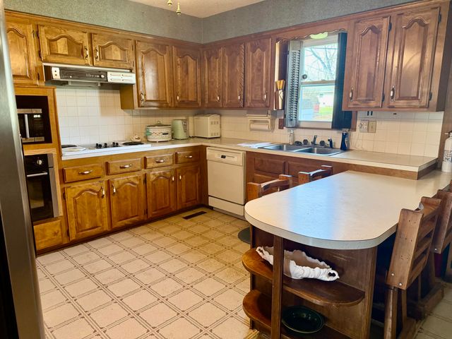 1311 N Dawn Avenue, Springfield, MO 65803