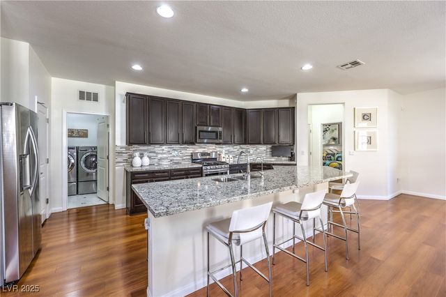 10939 Castle Fountain Street, Las Vegas, NV 89141