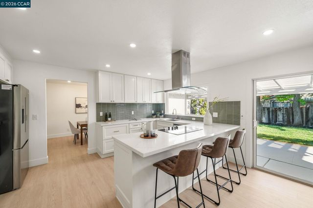1948 Risdon Rd, Concord, CA 94518