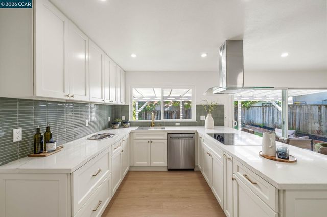 1948 Risdon Rd, Concord, CA 94518