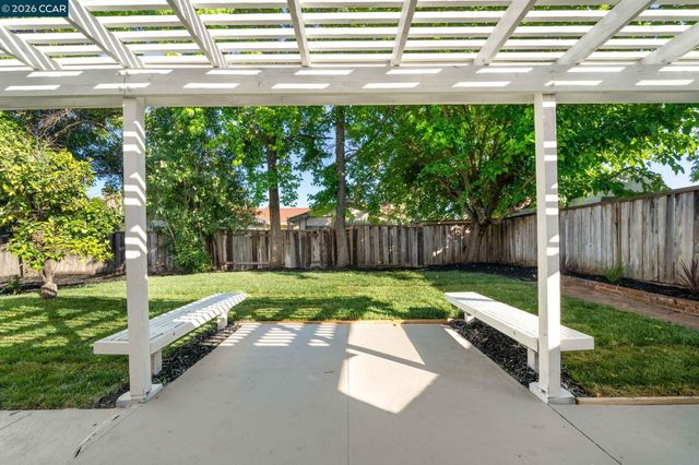 1948 Risdon Rd, Concord, CA 94518