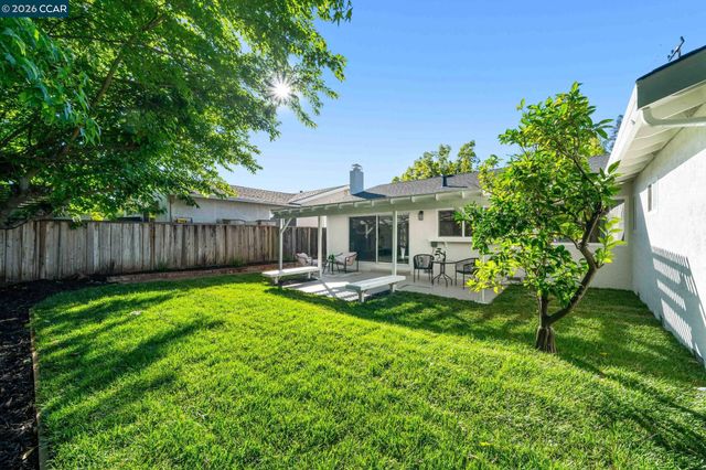 1948 Risdon Rd, Concord, CA 94518