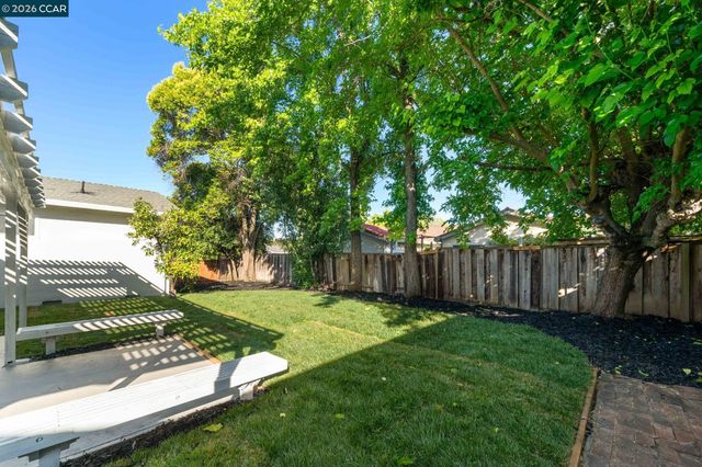 1948 Risdon Rd, Concord, CA 94518