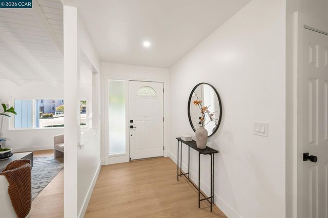 1948 Risdon Rd, Concord, CA 94518