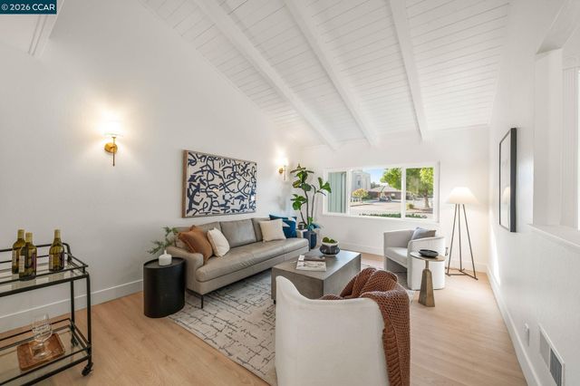 1948 Risdon Rd, Concord, CA 94518