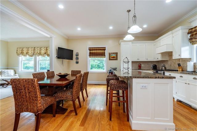 7 Gibson Avenue, Narragansett, RI 02882