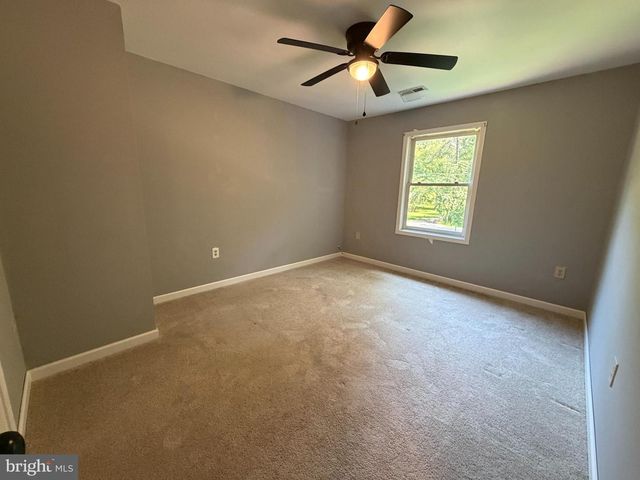 1270 TONGUE COVE DR, Lusby, MD 20657