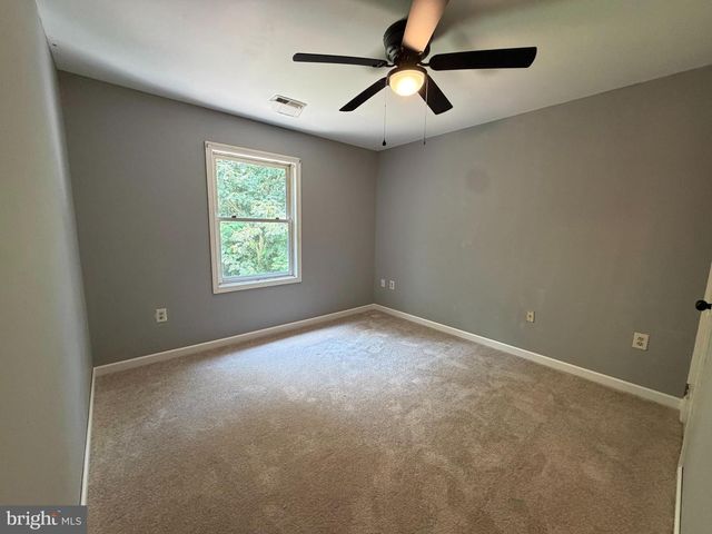1270 TONGUE COVE DR, Lusby, MD 20657