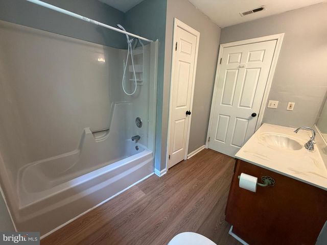 1270 TONGUE COVE DR, Lusby, MD 20657