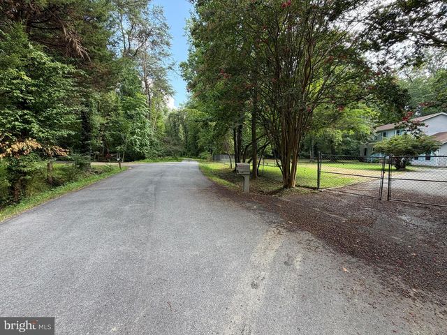1270 TONGUE COVE DR, Lusby, MD 20657
