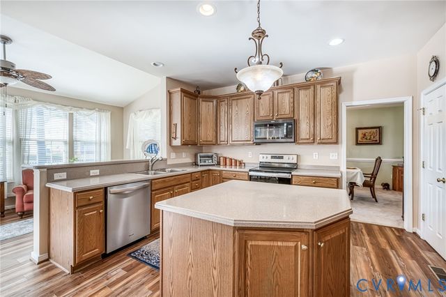 237 Ashbury Hills Dr, Richmond, VA 23227