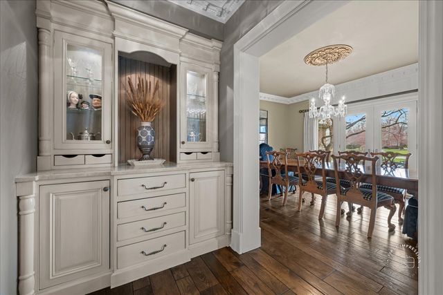 36W442 Hunters Gate Road, St. Charles, IL 60175