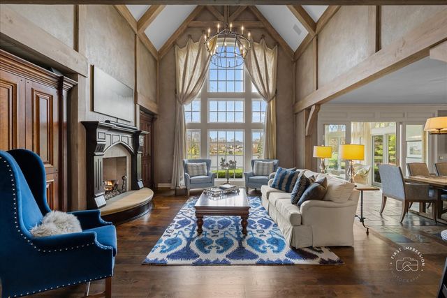 36W442 Hunters Gate Road, St. Charles, IL 60175