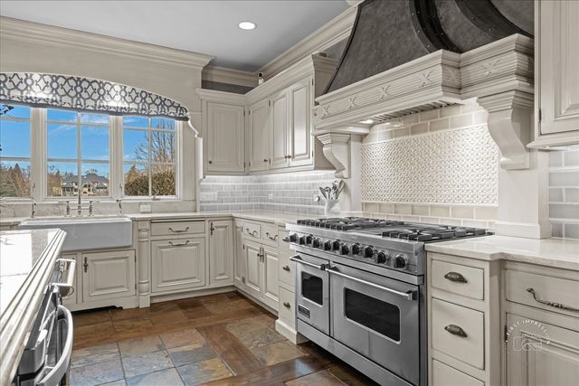 36W442 Hunters Gate Road, St. Charles, IL 60175