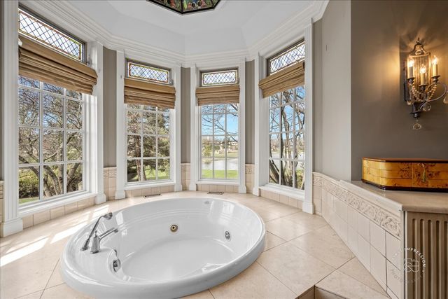 36W442 Hunters Gate Road, St. Charles, IL 60175