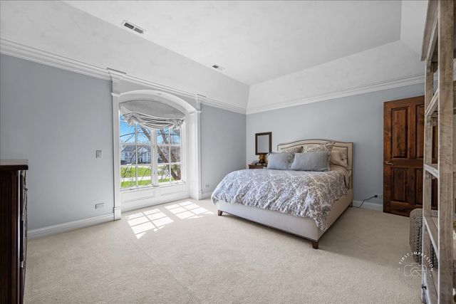 36W442 Hunters Gate Road, St. Charles, IL 60175