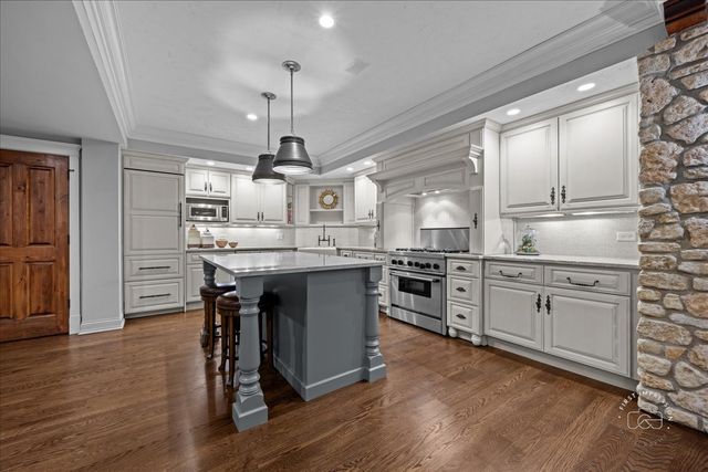 36W442 Hunters Gate Road, St. Charles, IL 60175