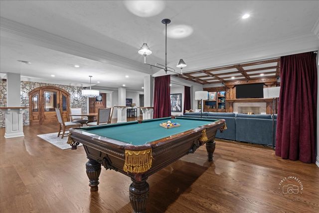 36W442 Hunters Gate Road, St. Charles, IL 60175