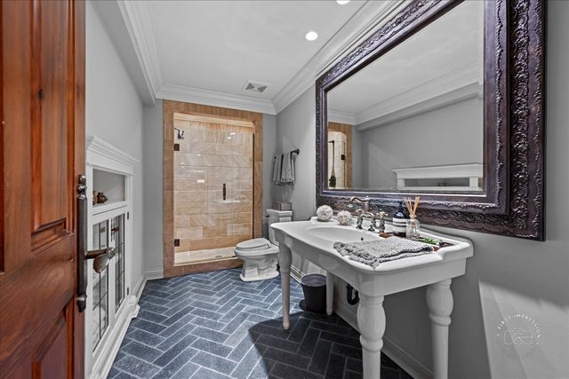 36W442 Hunters Gate Road, St. Charles, IL 60175