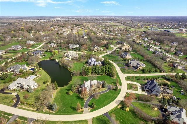 36W442 Hunters Gate Road, St. Charles, IL 60175