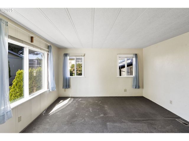 1199 N TERRY St 228, Eugene, OR 97402