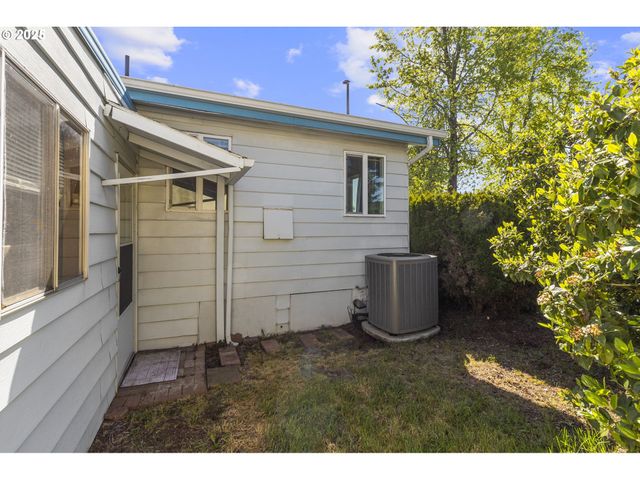 1199 N TERRY St 228, Eugene, OR 97402