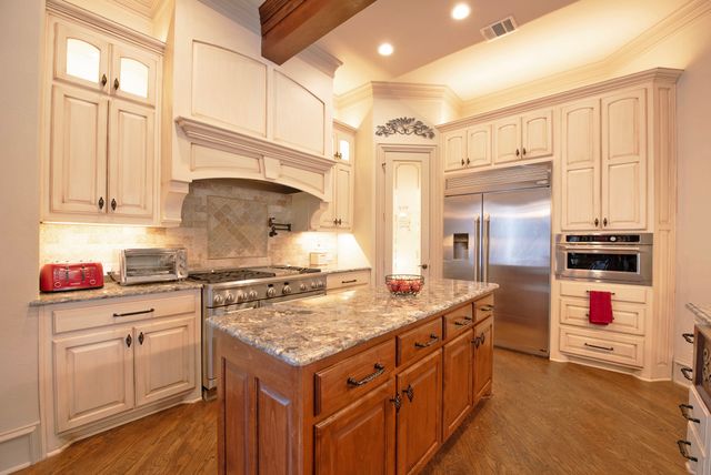 100 Manor Drive, Heath, TX 75032