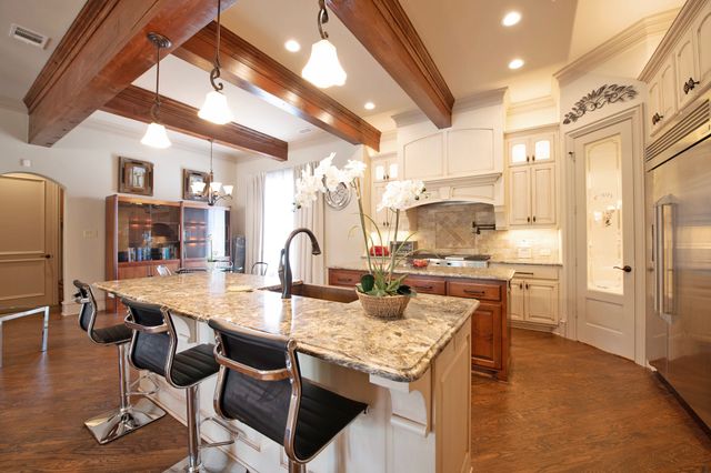 100 Manor Drive, Heath, TX 75032