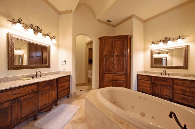 100 Manor Drive, Heath, TX 75032