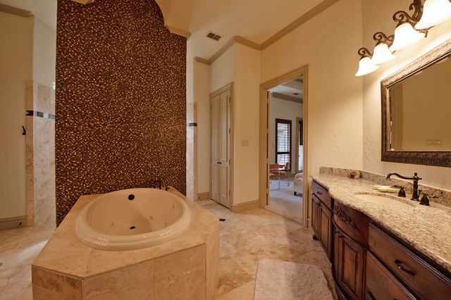 100 Manor Drive, Heath, TX 75032