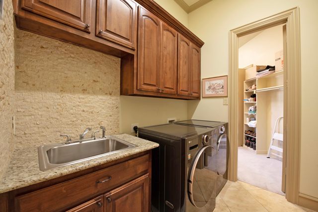 100 Manor Drive, Heath, TX 75032