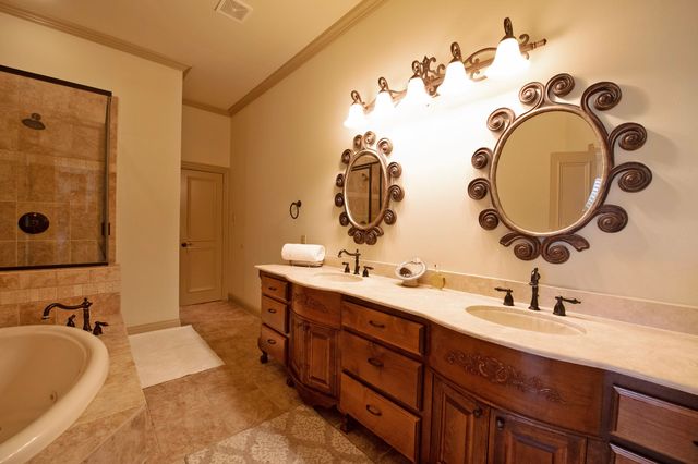 100 Manor Drive, Heath, TX 75032