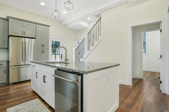 2601 Mesker Park Drive, Evansville, IN 47720