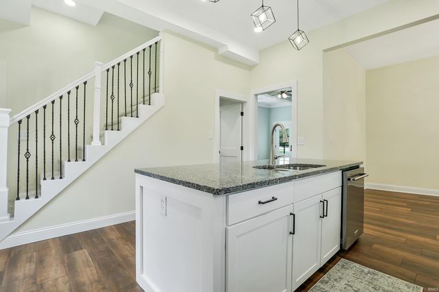 2601 Mesker Park Drive, Evansville, IN 47720