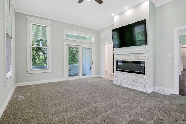 2601 Mesker Park Drive, Evansville, IN 47720