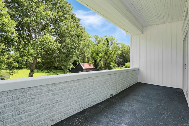 2601 Mesker Park Drive, Evansville, IN 47720