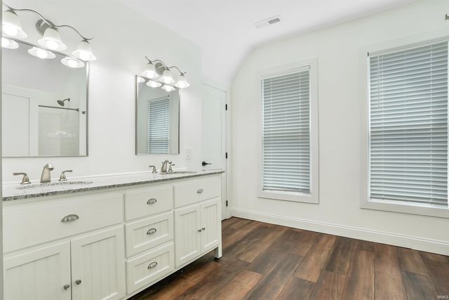 2601 Mesker Park Drive, Evansville, IN 47720