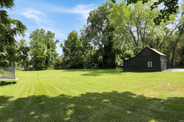2601 Mesker Park Drive, Evansville, IN 47720