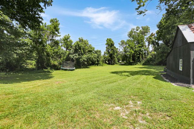 2601 Mesker Park Drive, Evansville, IN 47720