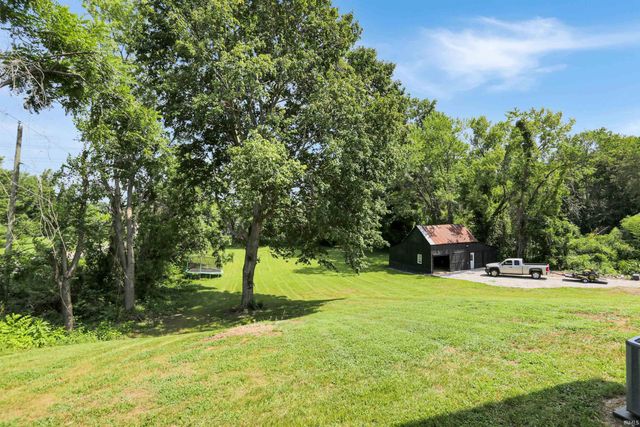 2601 Mesker Park Drive, Evansville, IN 47720